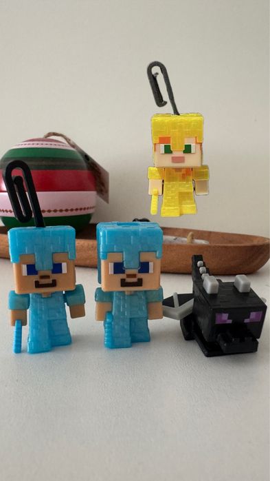 Обменяем или продам фигурки minecraft kinder