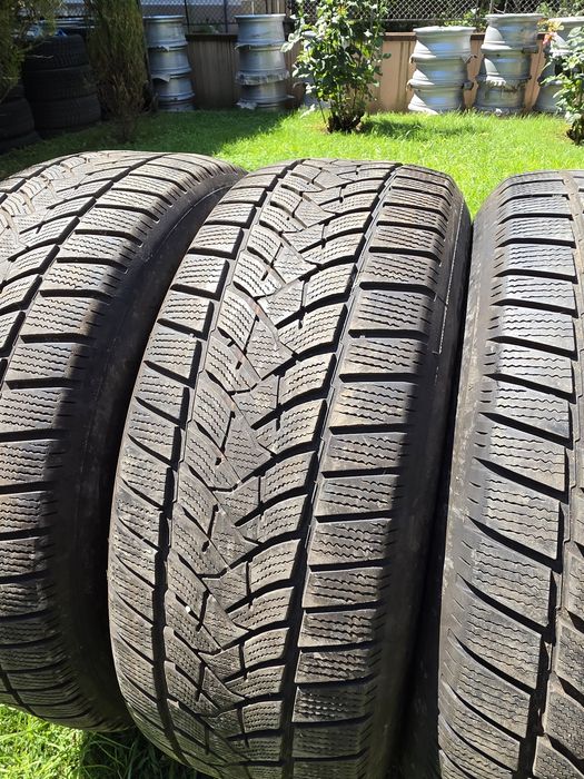 Зимни джипови гуми Dunlop 235 60 18