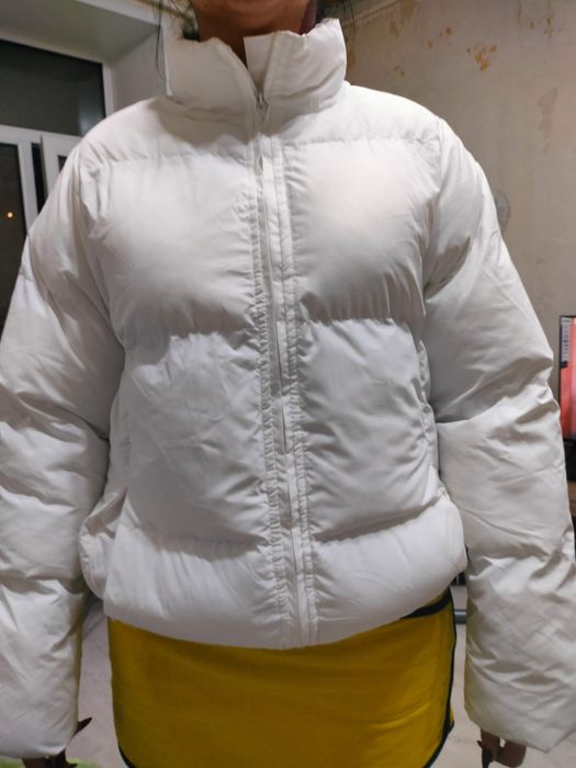 Продам куртку белая