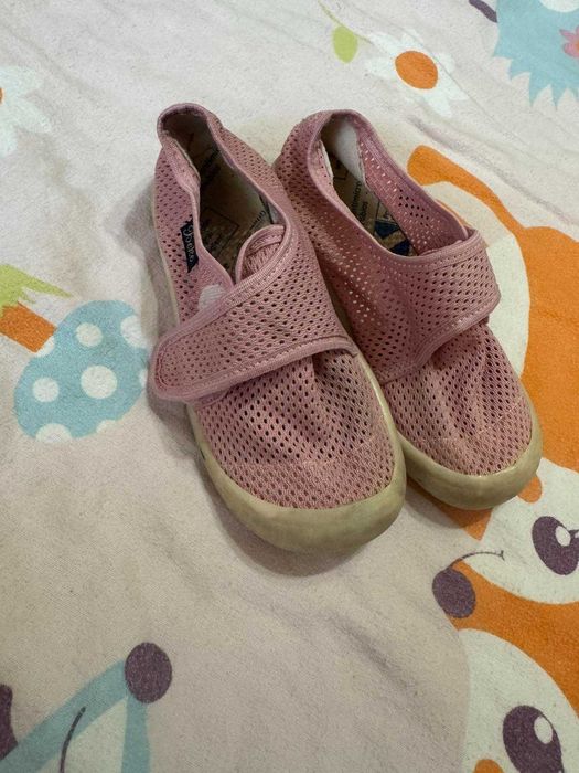 Маратонки, пантофи и чехли