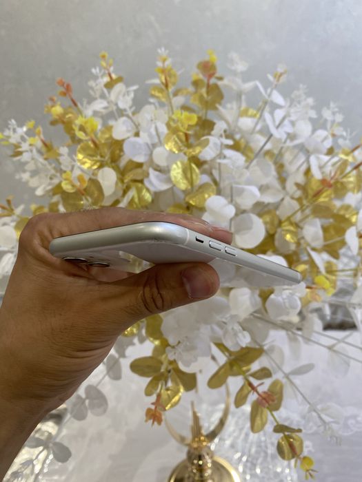 iphone 11 128      .