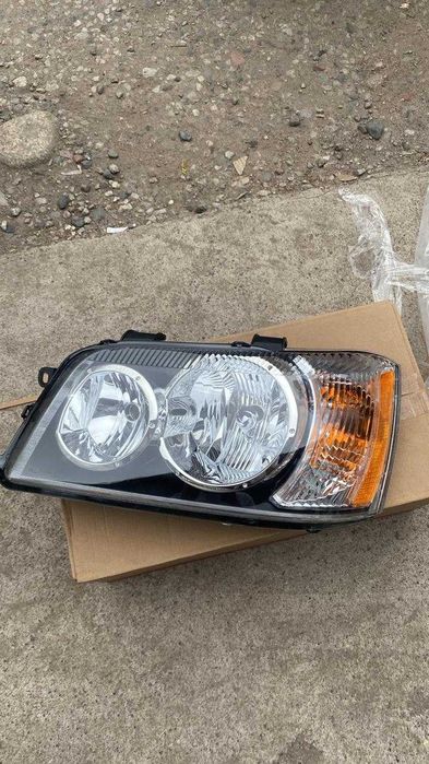 Фары передние на Тойота Хайландер 01-03 / Toyota Highlander 01-03