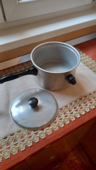 Vand vas cu capac cu baza/fundul vasului dublu ideal pt fiert lapte,ap