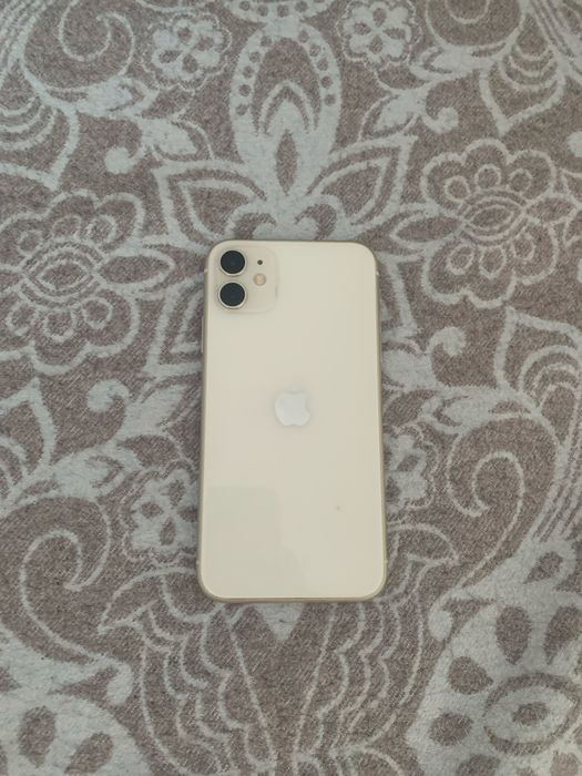 iPhone 11 в хорошем состоянии