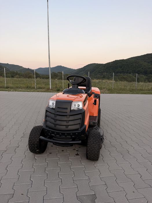 De vânzare tractor de tuns gazon Villager VT 1005 HD