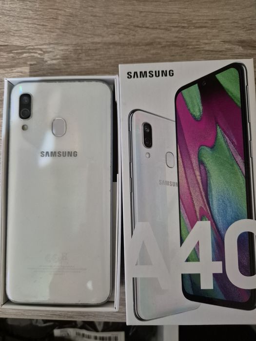 Samsung A40 cu cutie