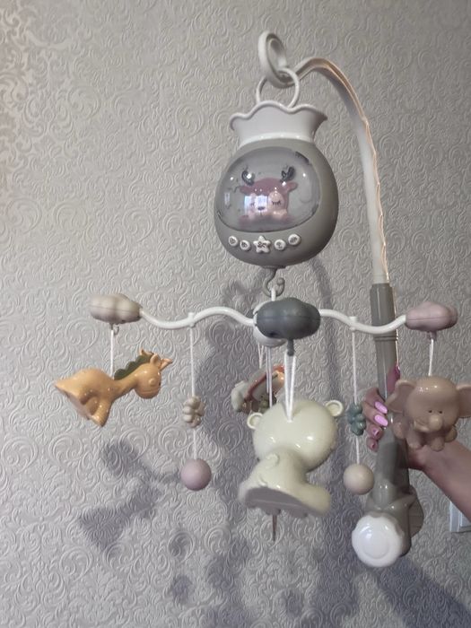 Продам мобиль на кроватку