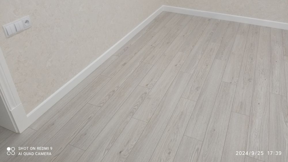 Установка МДФ плинтуса.