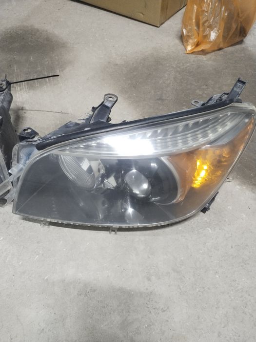 Фары на Тайоту Рав-4