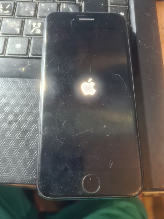 vănd telefon iphone se 2  2020