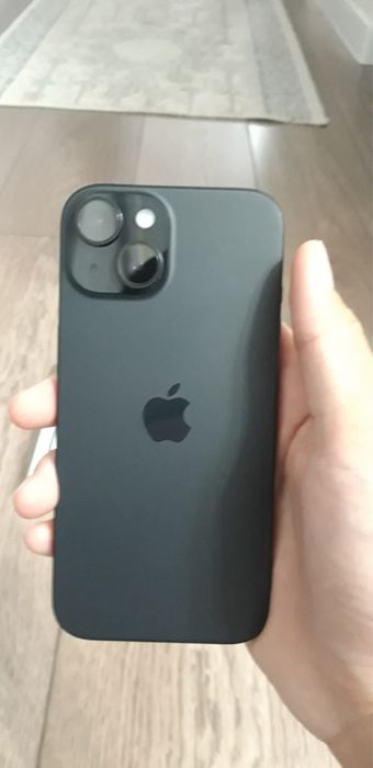Iphone 15 black.