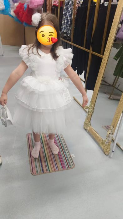 Продадим платье в идеальном состоянии. Девочка 6-7 лет