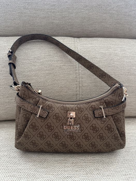 Дамска чанта GUESS