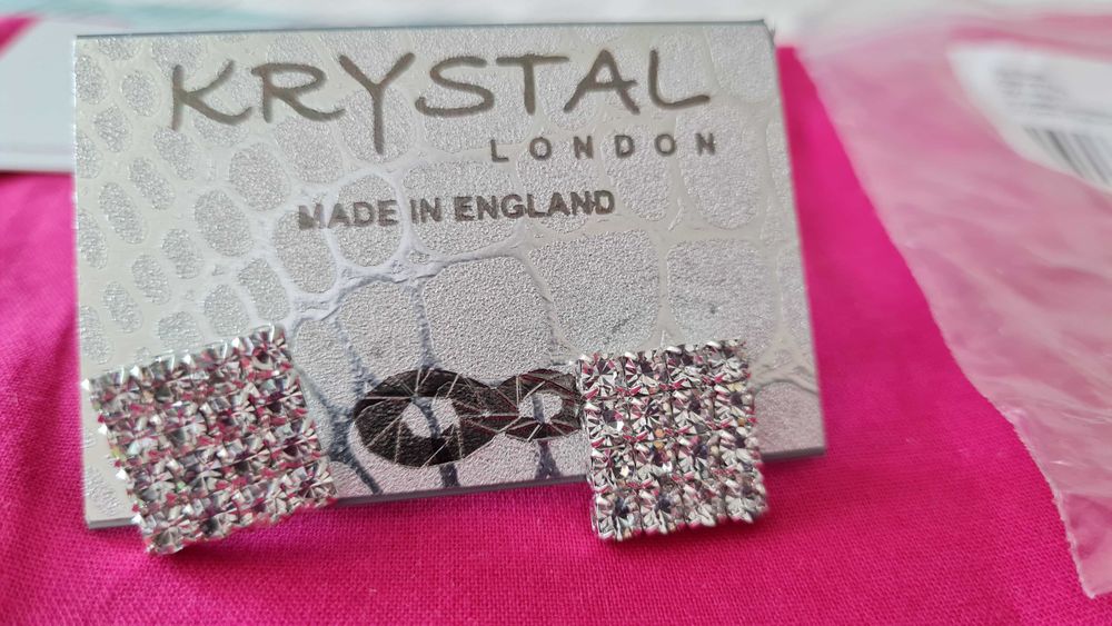 Ефектни обеци с камъни Swarovski