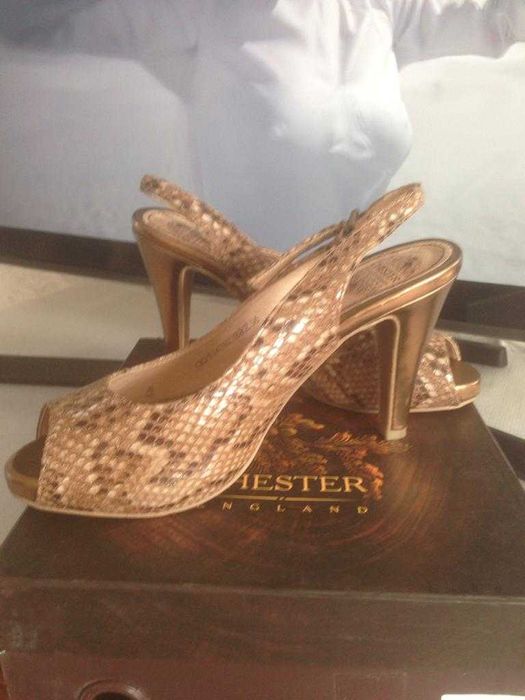 Продам женские босоножки