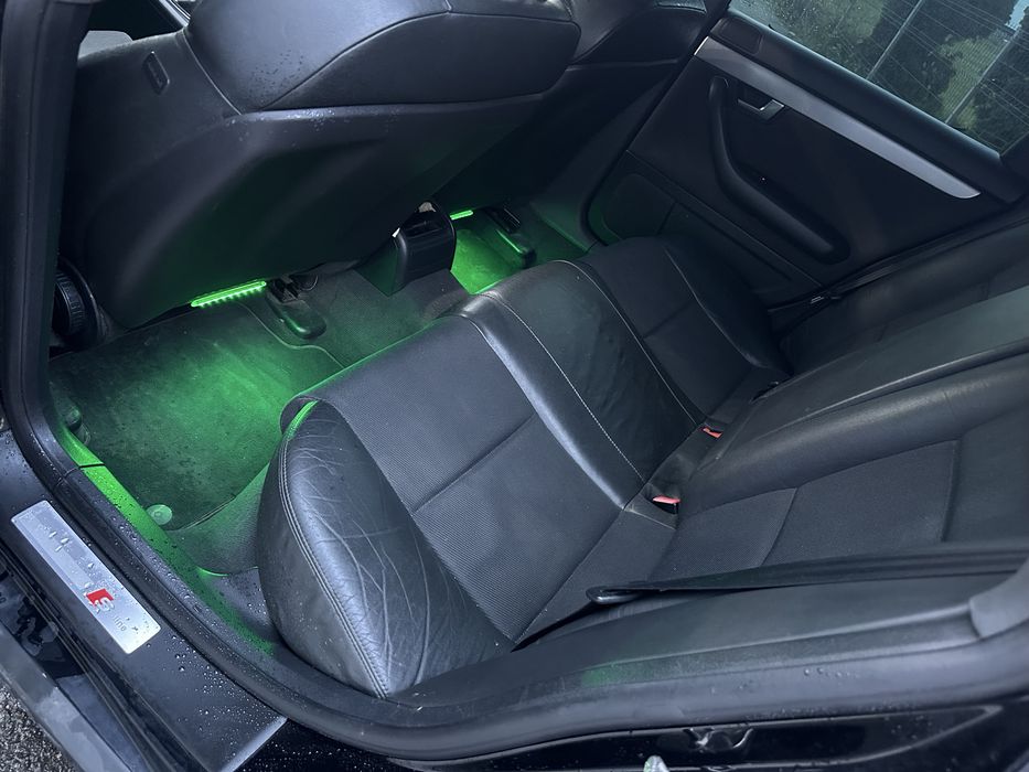 Audi A4.