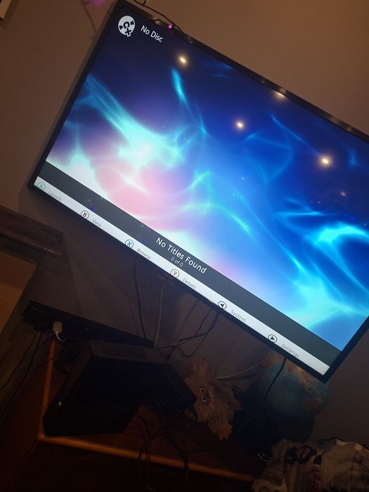 Xbox 360 E 1tb merge forte si are foarte mult jucuri