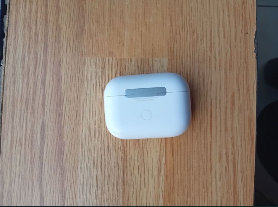 Продам наушник airpods