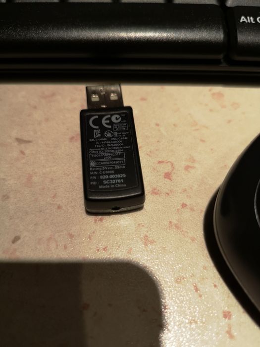 Клавиатурата Logitech mk220 + подарък Duracell