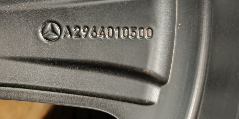 Оригинални джанти с гуми зимни 21 цола Mercedes EQS SUV дот 2022г