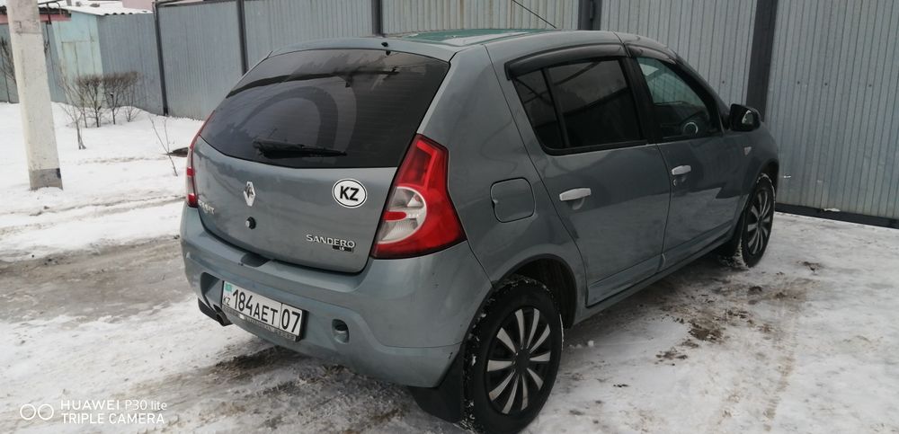 Продается авто Рено Сандеро