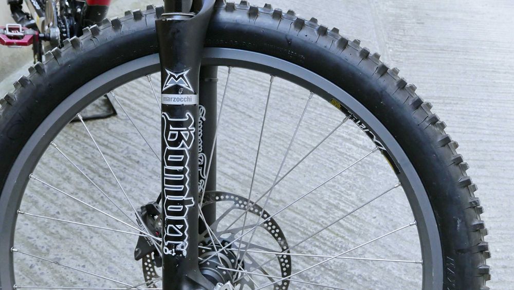 Kona Stinky Primo DH/Freeride 26" – Marzocchi 66 RC2X, Fox Vanilla, Shimano Saint