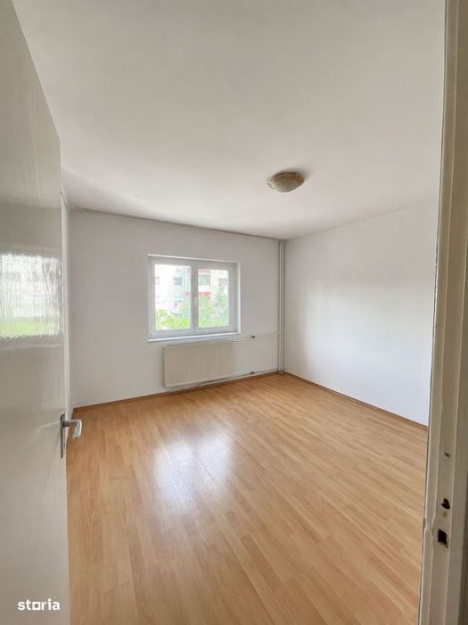 Apartament 3 camere de vânzare — fotografia 1