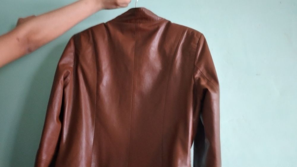 Куртка женская кожаная, коричневого цвета