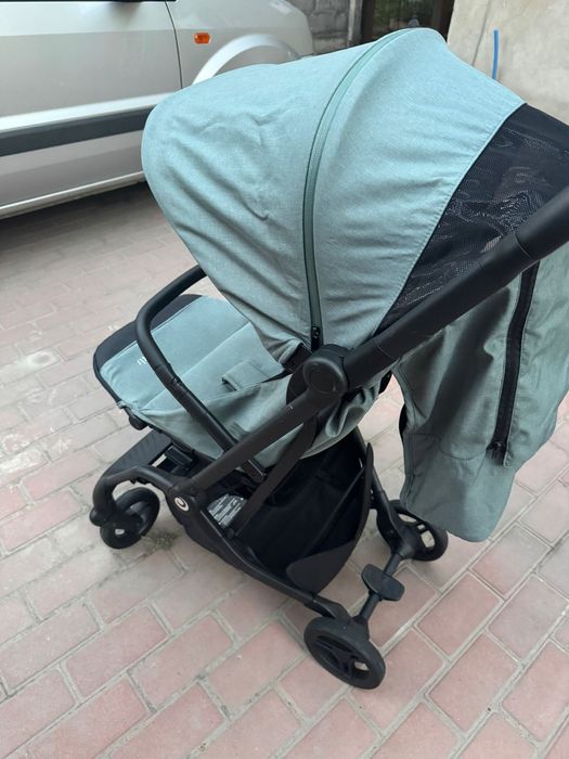 Детская коляска. Лето