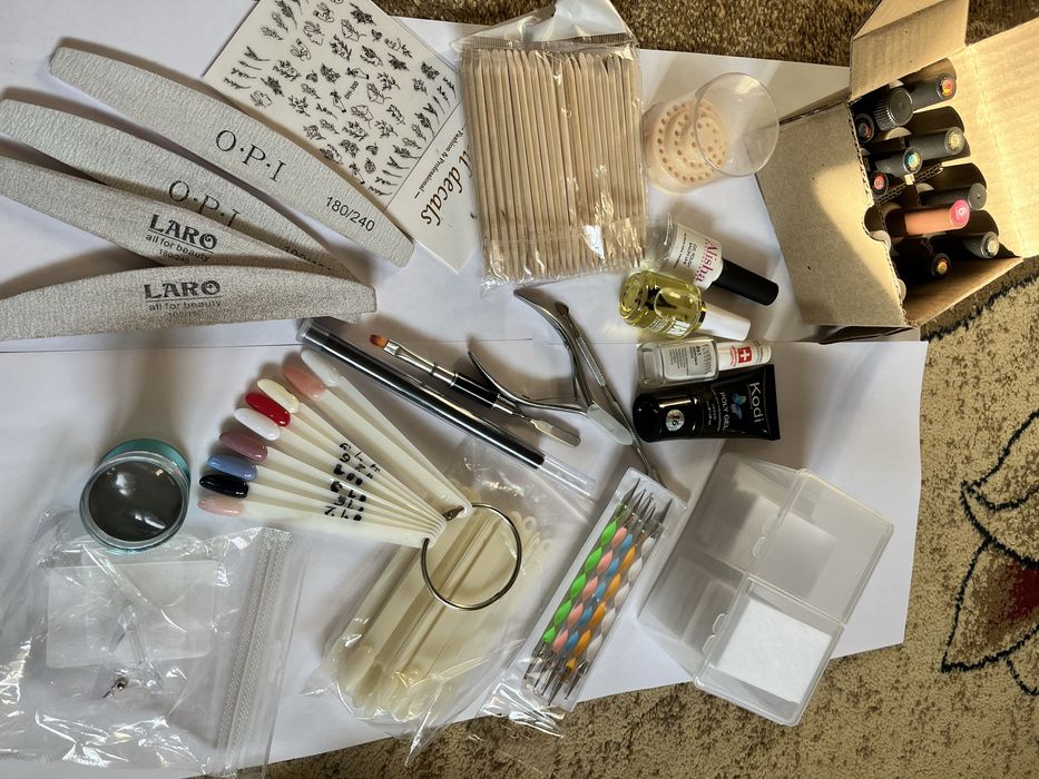 СРОЧНО продаю набор для маникюра