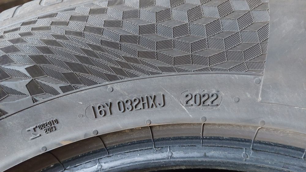 Летни гуми 235/60/18 Continental Ultra Contact 4 броя