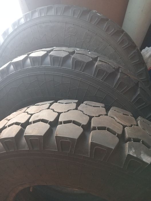 Автошина грузовая