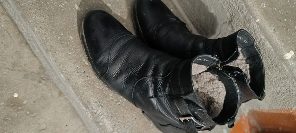 Продам зимнии сапоги.