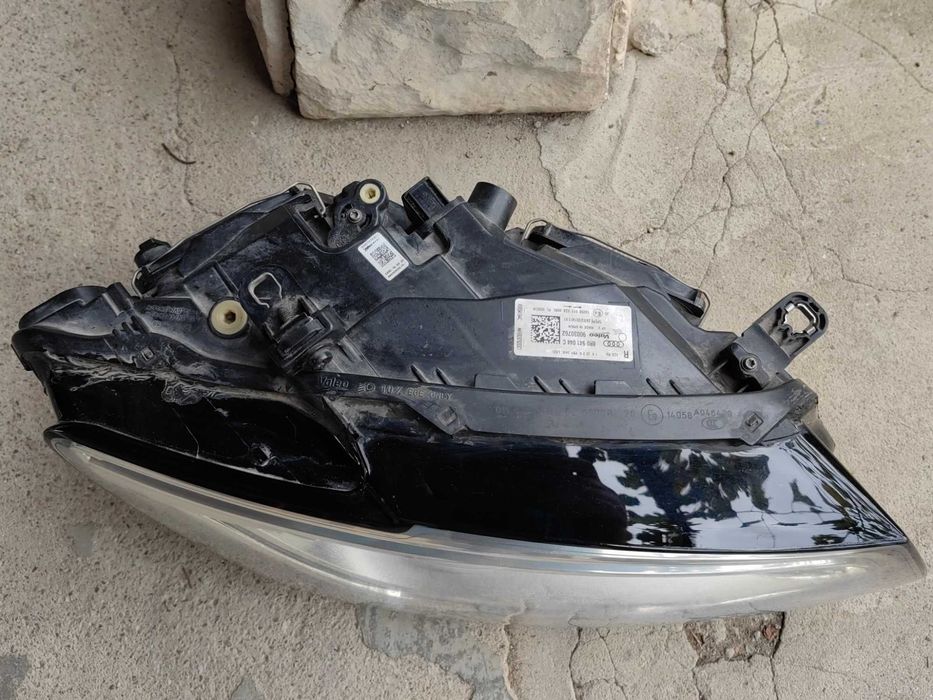 Фар Audi Q5 Bi-Xenon LED Face десен / Фар Ауди Кю5 ксенонов Оригинален