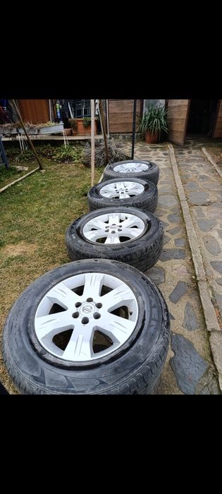 Джанти с гуми Нисан 16 цола