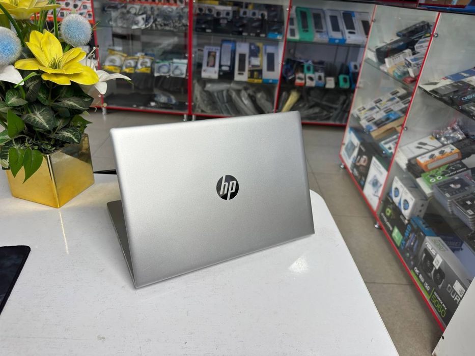 HP core i5-10210U 8/256SSD holati yaxshi 3ta bor