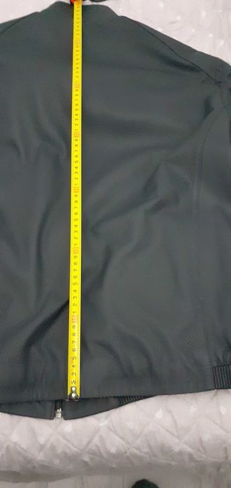 Vand geaca de piele fina, noua cu eticheta