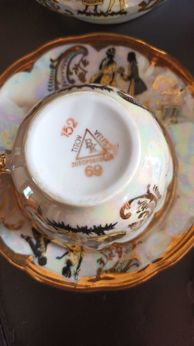 Два руски сервиза, за чай и за кафе