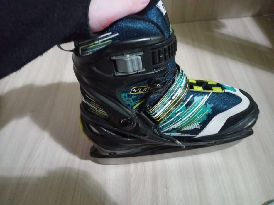 Продам коньки детские