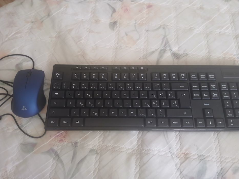 Vand mouse si tastatura office aproape noi