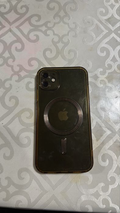 Продам Айфон 11 в хорошем состояний