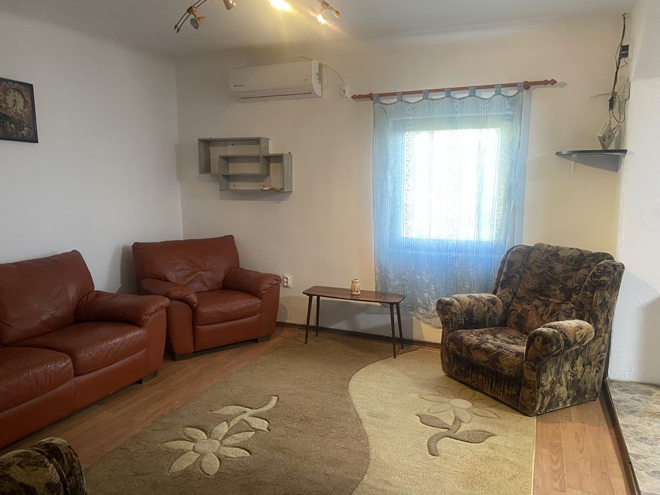 Ofer spre inchiriere casa in Ineu