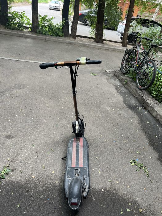 Продам электро самокат Kugo m4