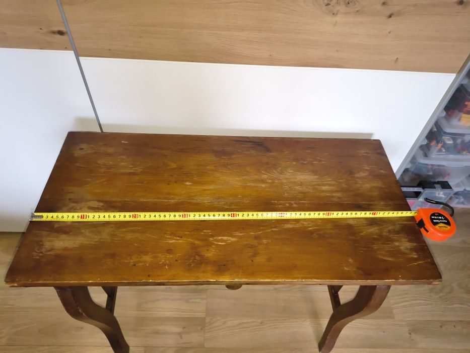 Măsuța din lemn masiv, cu un sertar în stil artistic popular-folk art