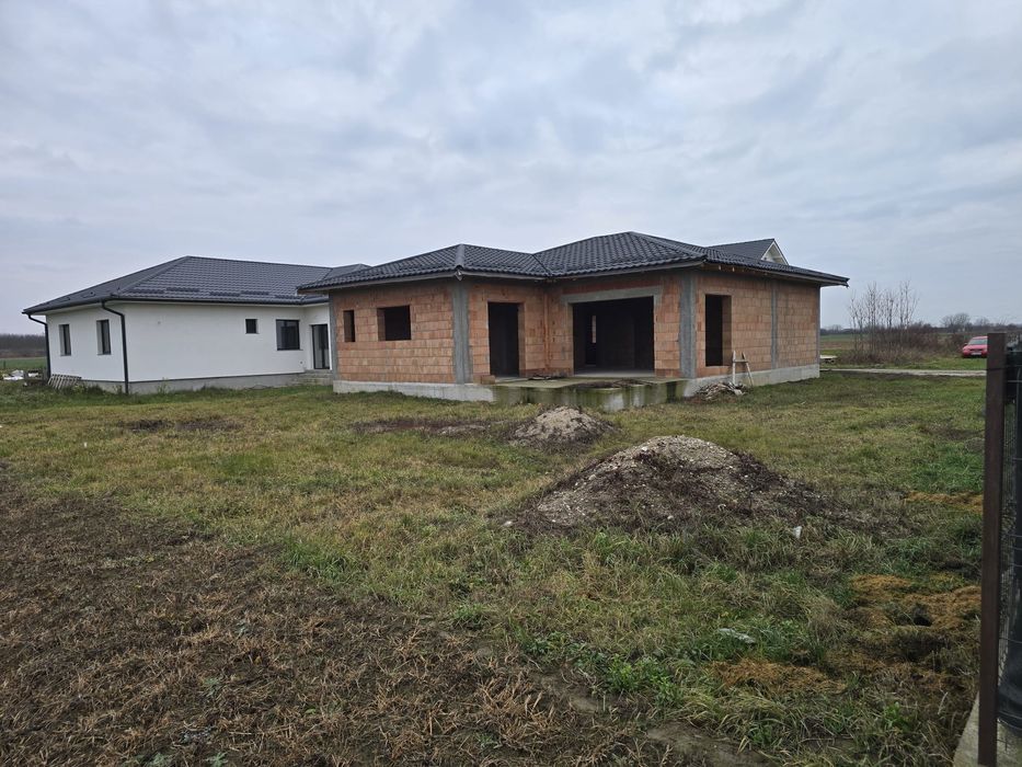 Vand casa 150mp in Martinesti pe o str.linistita cu toate utilitatile