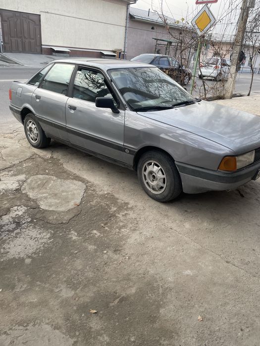 Srochna sotiladi Audi