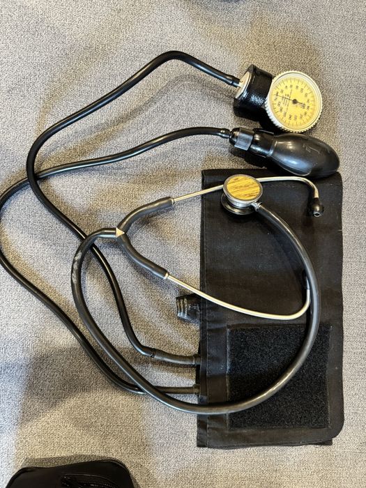 Тонометр и фонендоскоп