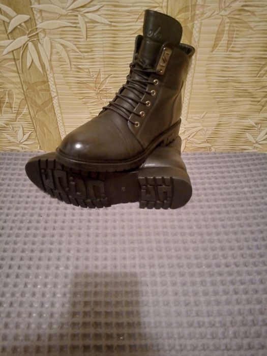 Продам полуботиночки