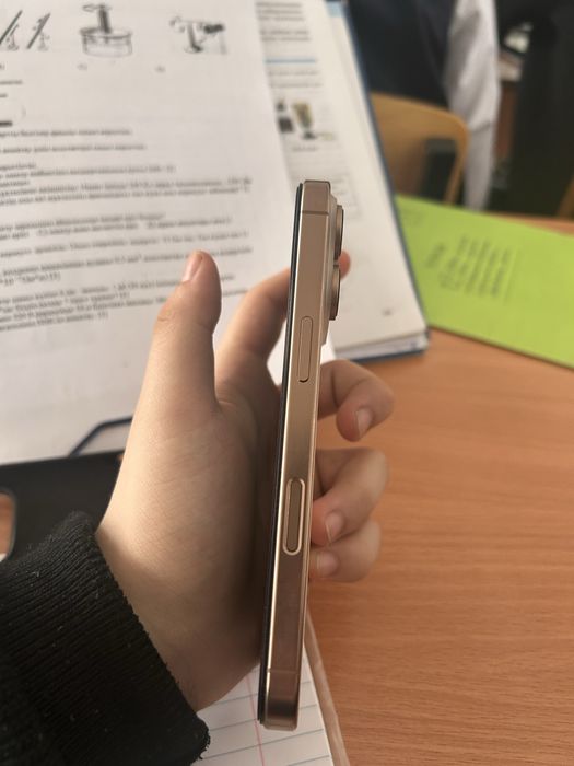 Продам айфон 16 про срочно