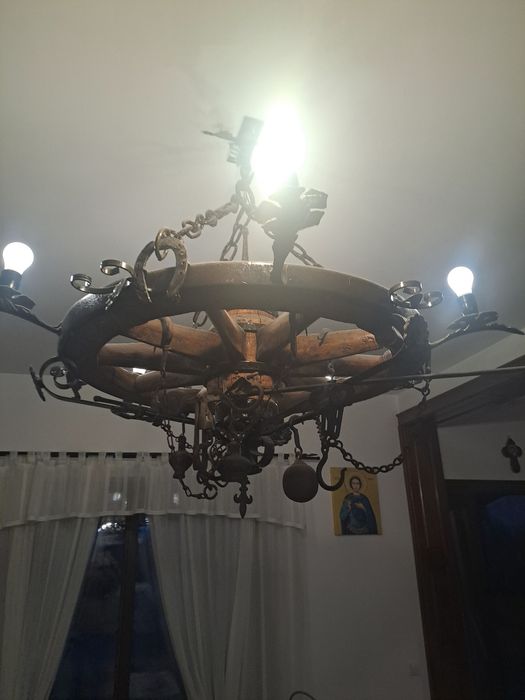 Vand lustre din roti de caruta autentice si fier forjat
